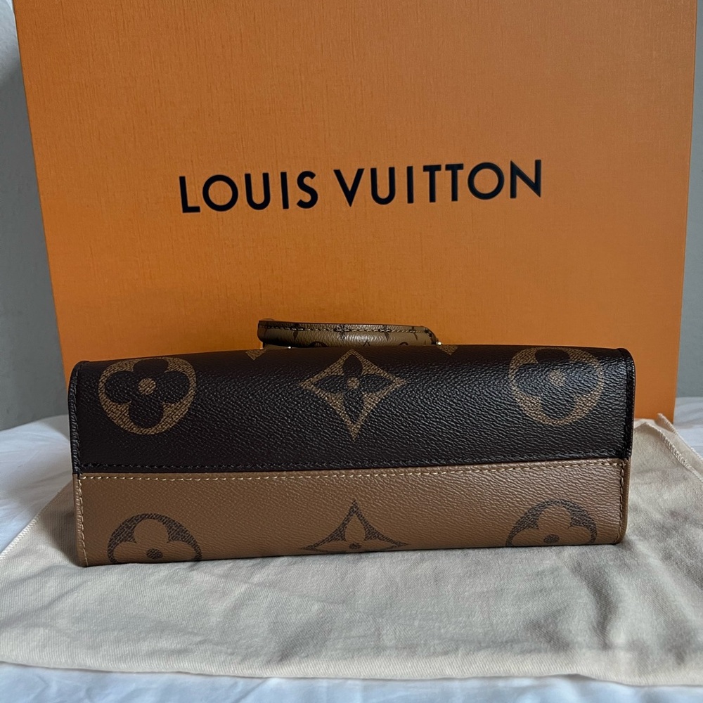 Louis Vuitton OnTheGo Tote Reverse Monogram Giant East West - Picture 14 of 15